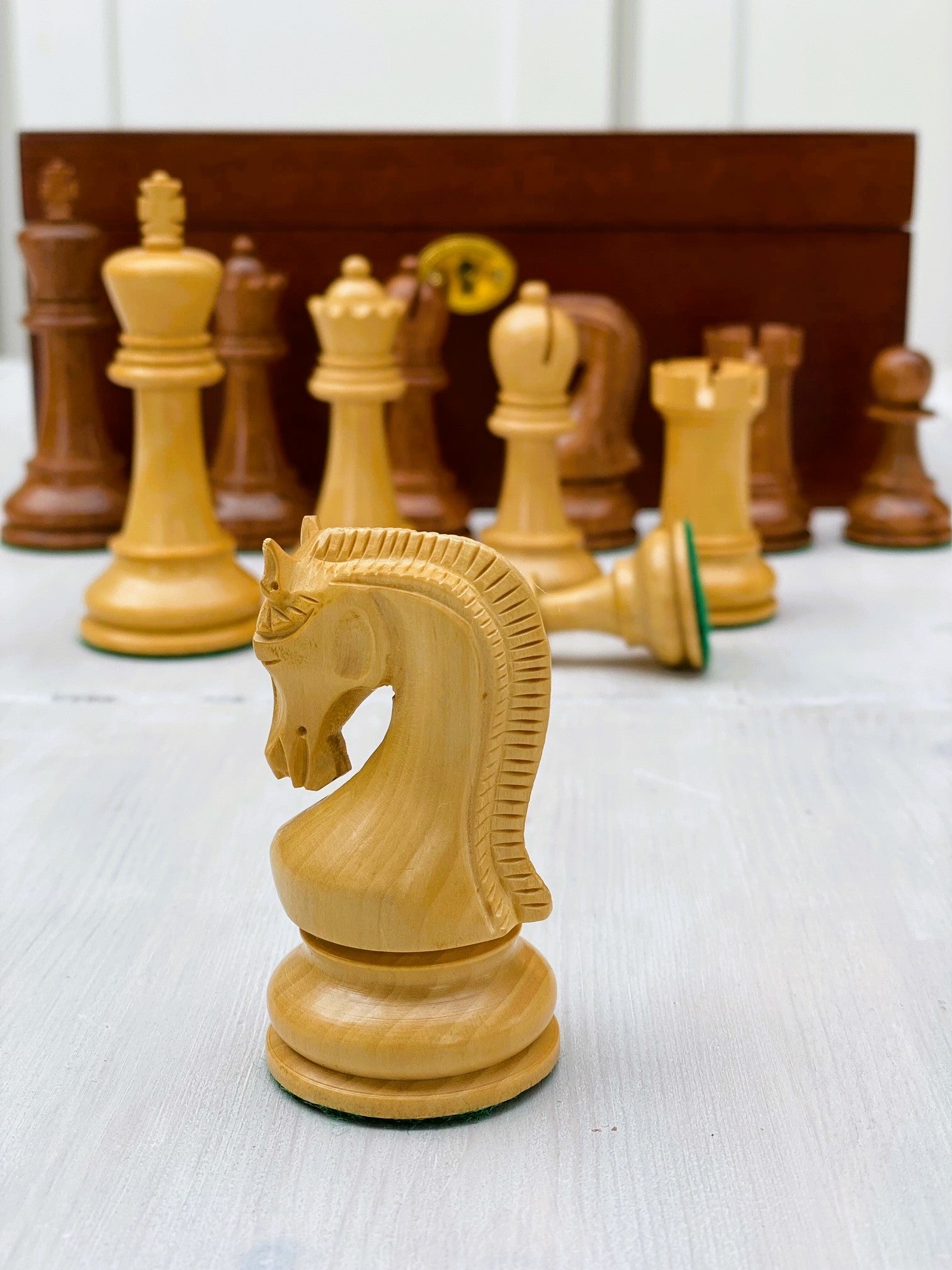 Leningrad Acacia Chess Pieces & Mahogany Box - Official Staunton™